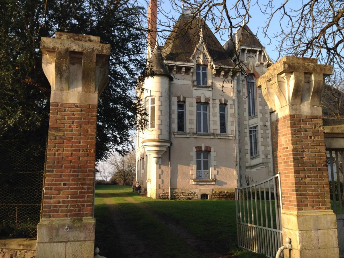 Chambres D'Hotes Montbron Luchapt Exteriér fotografie